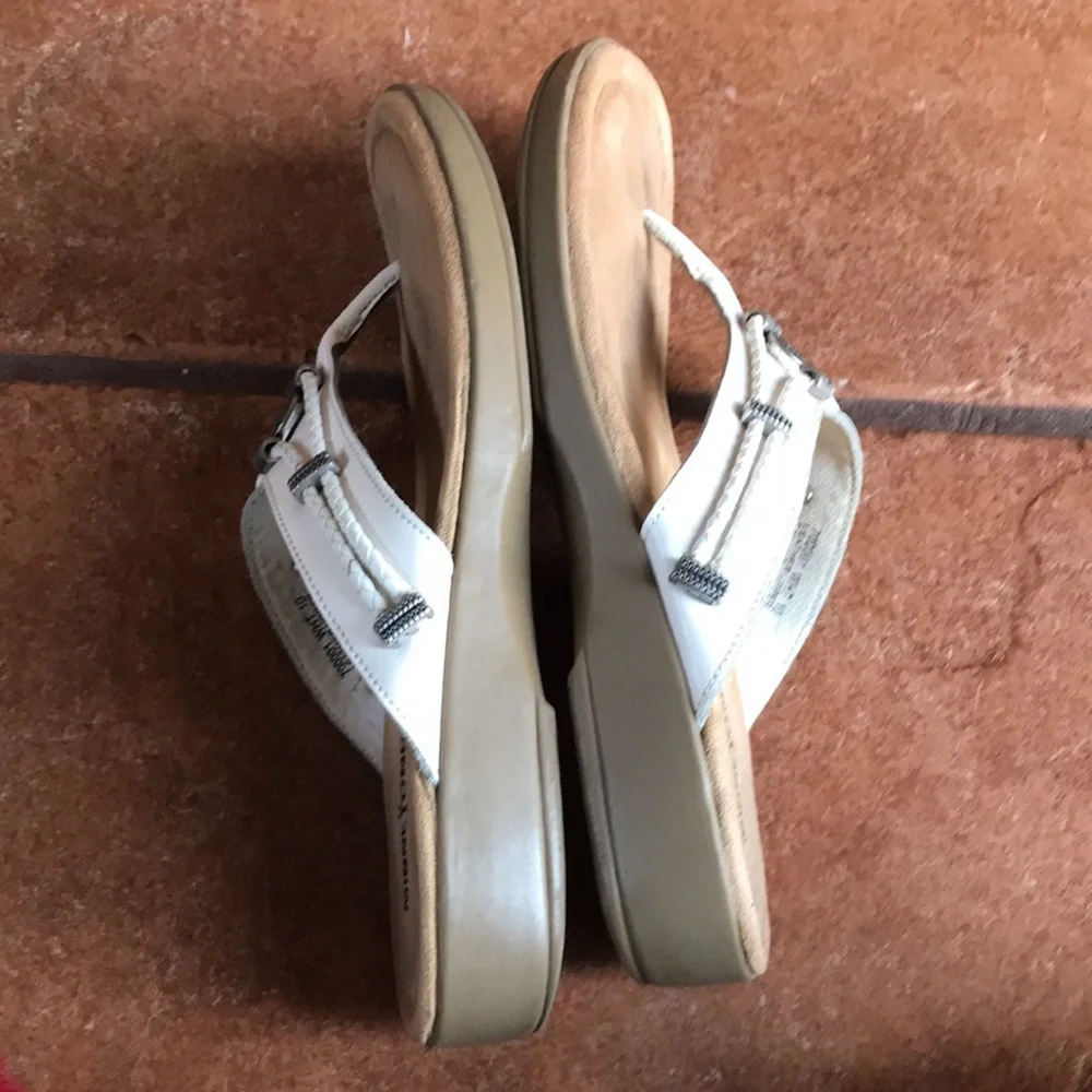 Minnetonka White Women's Sandals - Picture 7 of 13